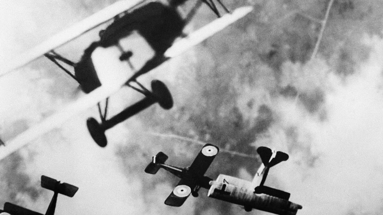 Luptă aeriană între cel puțin 5 aeronave